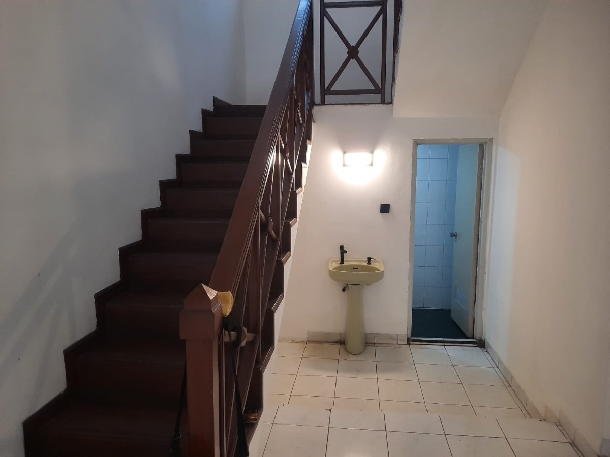 Disewakan Rumah di Jl Ismaya Cinere Depok Jawa Barat - Foto 3