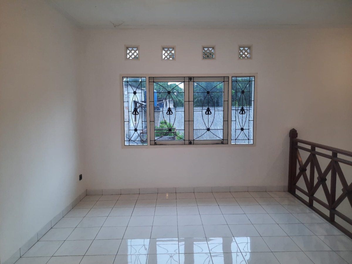 Disewakan Rumah di Jl Ismaya Cinere Depok Jawa Barat - Foto 9