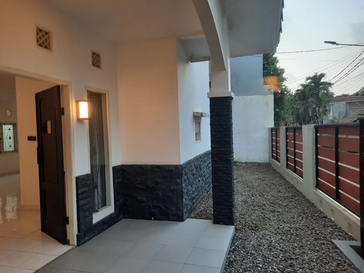 Disewakan Rumah di Jl Ismaya Cinere Depok Jawa Barat - Foto 12