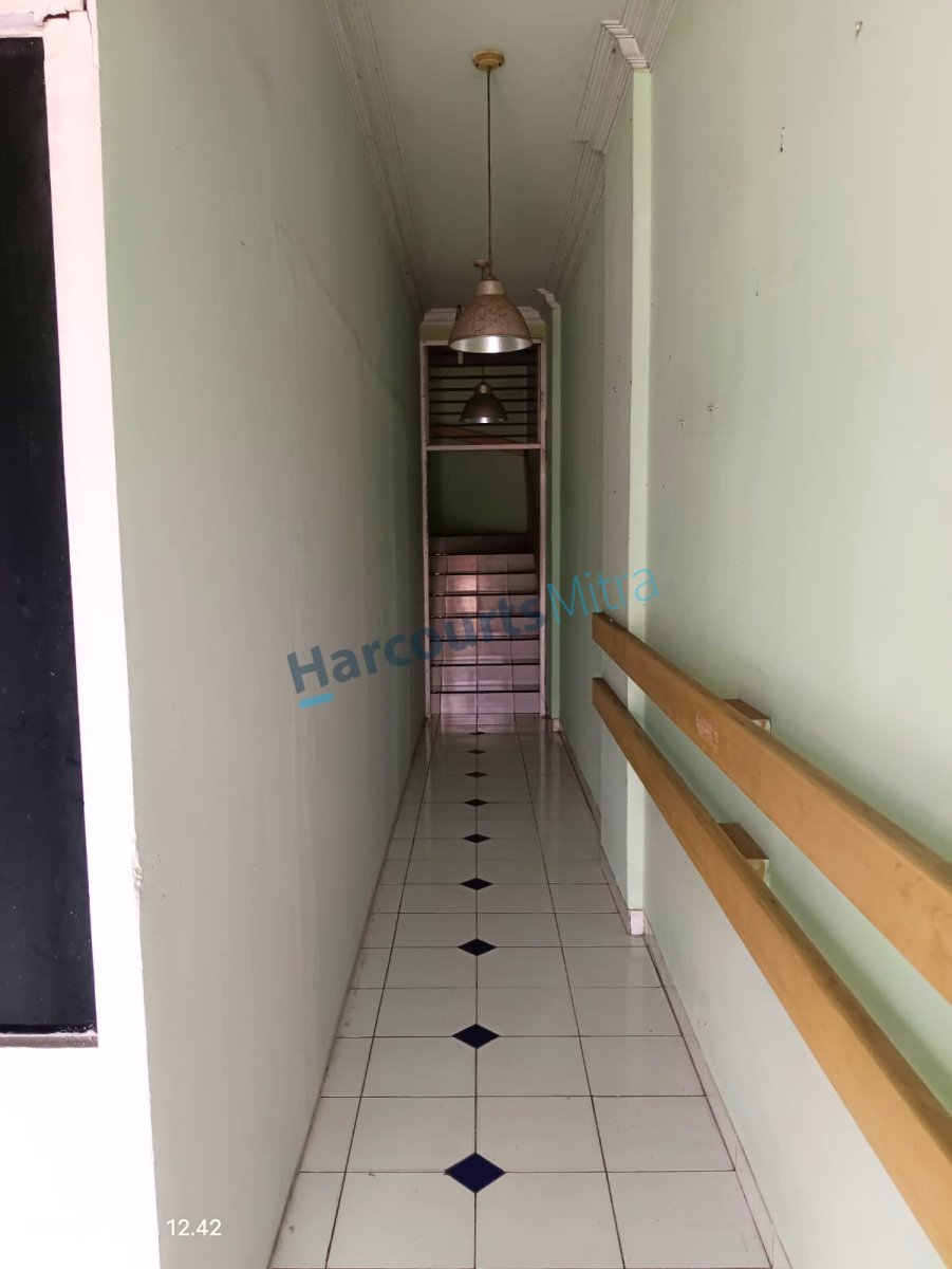 RUKO SIAP HUNI, LOKASI STRATEGIS, BEBAS BANJIR DI JATIWARINGIN