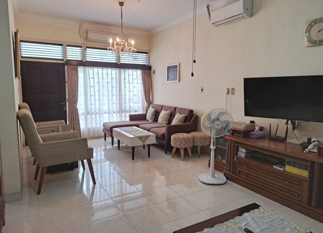 Jual Rumah Semi Renovasi di Tomang Grogol Petamburan Jakarta Barat ID - Foto 2