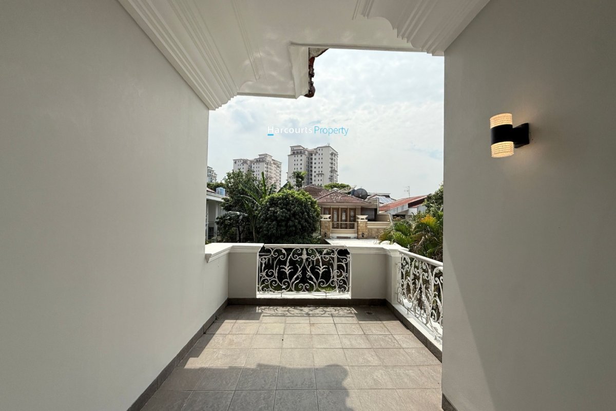 Disewakan Rumah Modern Mediteranean Full Furnished kawasan Elite Pondok Indah - Foto 8