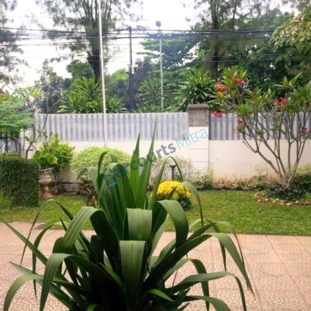 RUMAH CANTIK MEWAH TERAWAT LOKASI STRATEGIS DI JAKARTA TIMUR - Foto 7