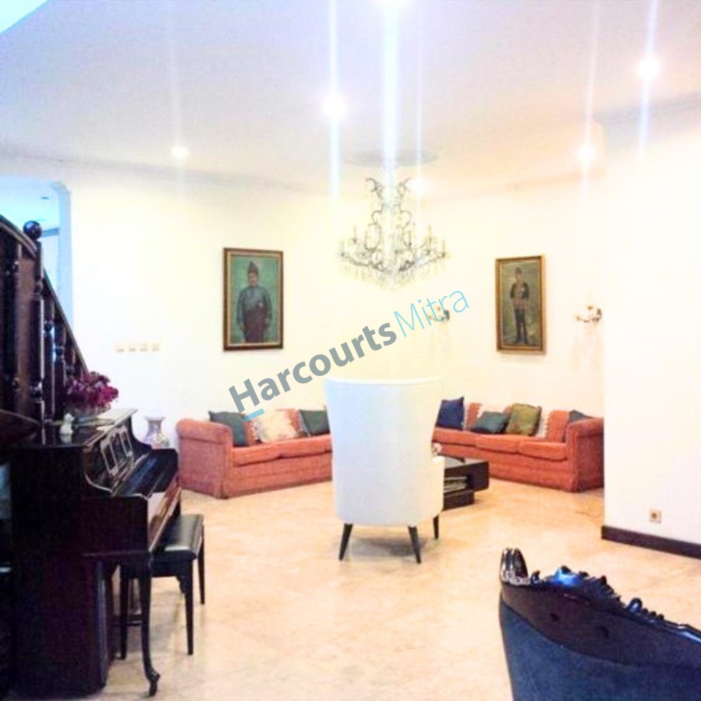 RUMAH CANTIK MEWAH TERAWAT LOKASI STRATEGIS DI JAKARTA TIMUR - Foto 8