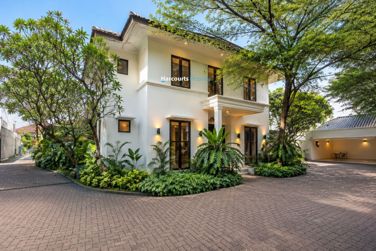 Disewakan Rumah Hunian Modern Tropis Dalam Komple One Gate System di Kemang