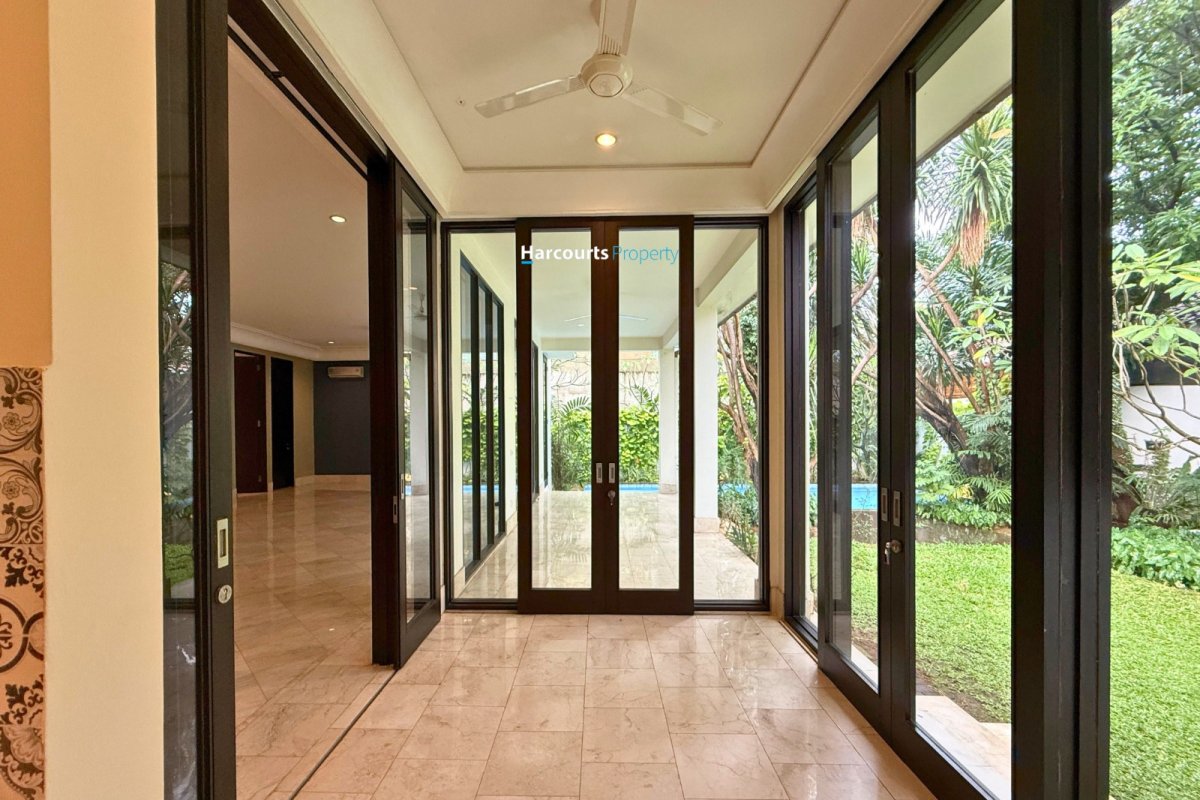 Disewakan Rumah Hunian Modern Tropis Dalam Komple One Gate System di Kemang - Foto 6