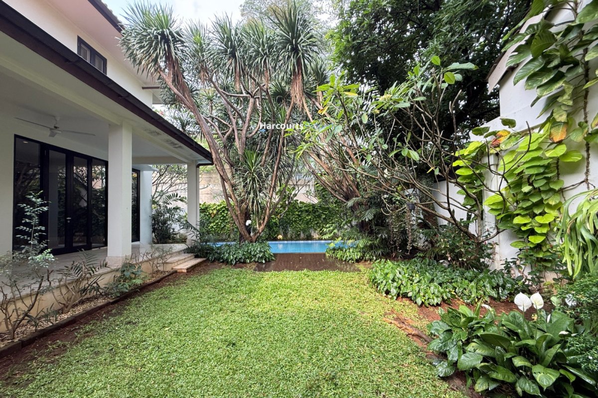 Disewakan Rumah Hunian Modern Tropis Dalam Komple One Gate System di Kemang - Foto 7
