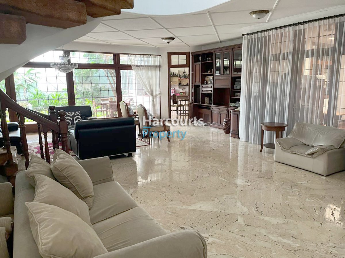 Dijual Rumah Hunian Klasik Bagus dan Terawat Lokasi Strategis di Permata Hijau - Foto 3