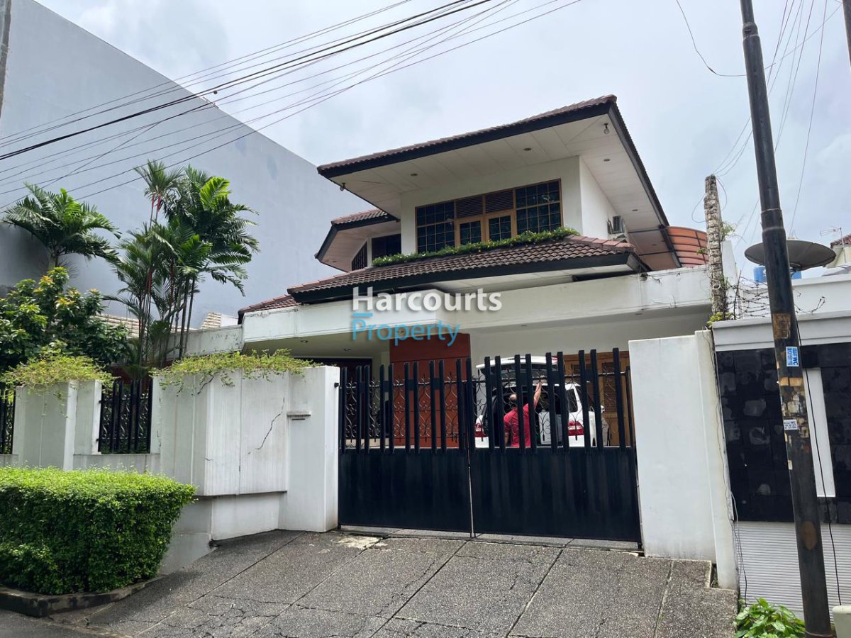 Dijual Rumah Hunian Klasik Bagus dan Terawat Lokasi Strategis di Permata Hijau - Foto 5