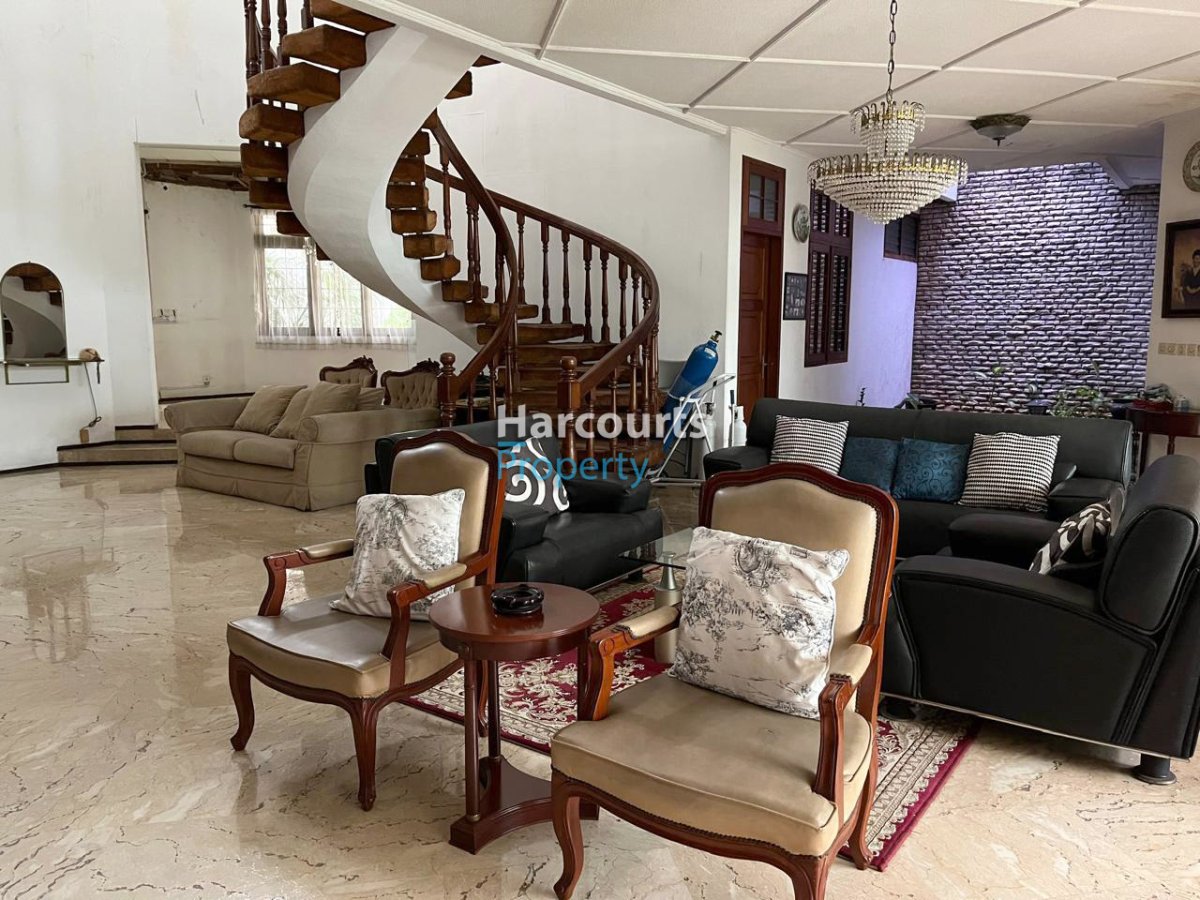 Dijual Rumah Hunian Klasik Bagus dan Terawat Lokasi Strategis di Permata Hijau - Foto 6