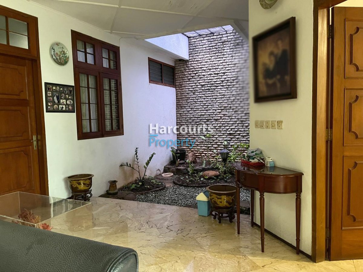 Dijual Rumah Hunian Klasik Bagus dan Terawat Lokasi Strategis di Permata Hijau - Foto 10