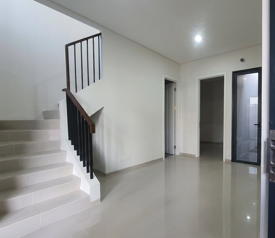 Disewakan Rumah 2 Lantai di Hyra Melia Graha Raya Bintaro, Tangerang Selatan - Foto 2