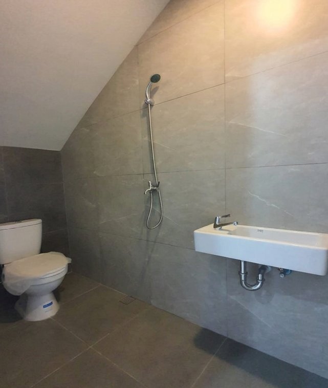 Disewakan Rumah 2 Lantai di Hyra Melia Graha Raya Bintaro, Tangerang Selatan - Foto 5