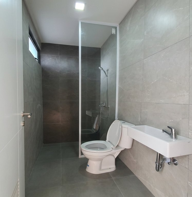 Disewakan Rumah 2 Lantai di Hyra Melia Graha Raya Bintaro, Tangerang Selatan - Foto 7