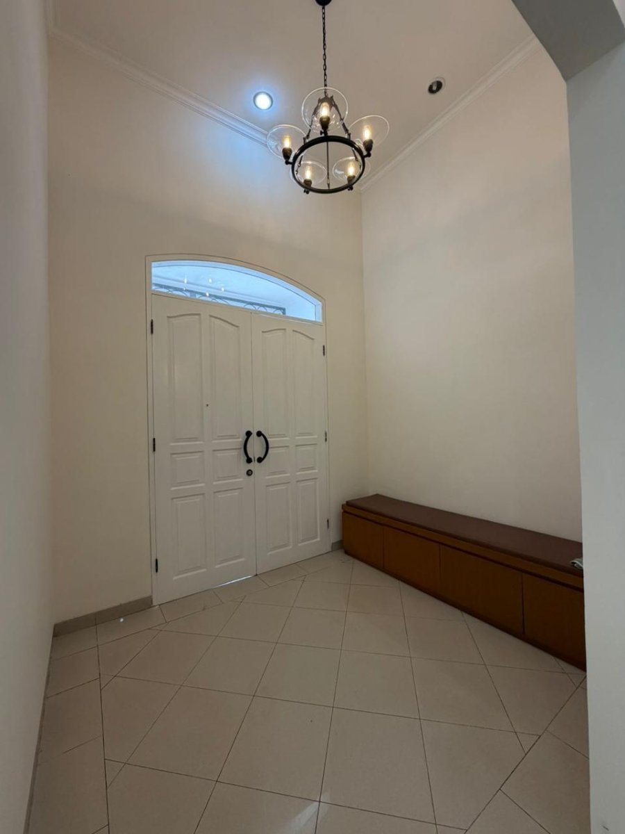 Dijual Rumah Hoek Mewah - Bukit Gading Mediterania (Kelapa Gading) - Foto 2