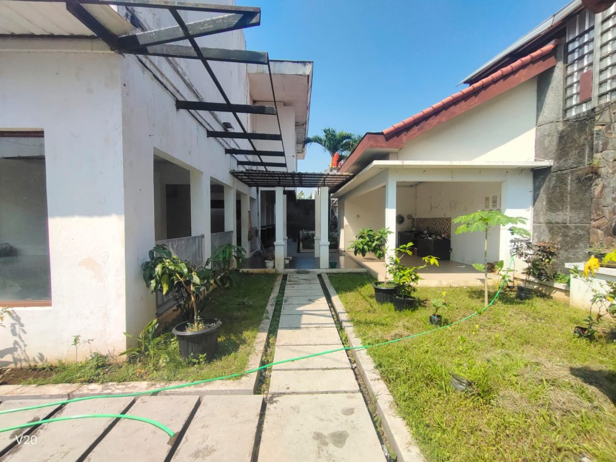Rumah mewah siap huni tengah kota Solo - Foto 2