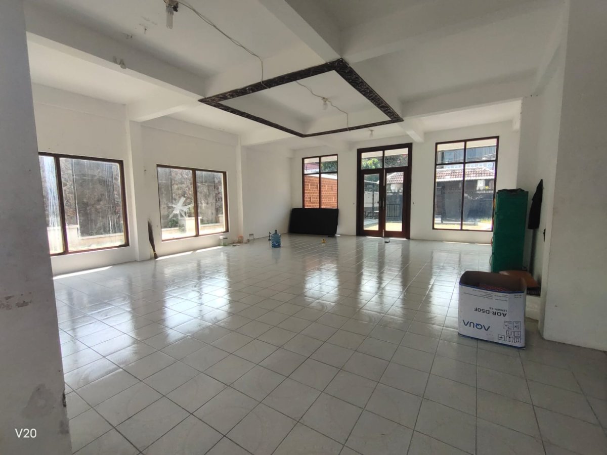Rumah mewah siap huni tengah kota Solo - Foto 6