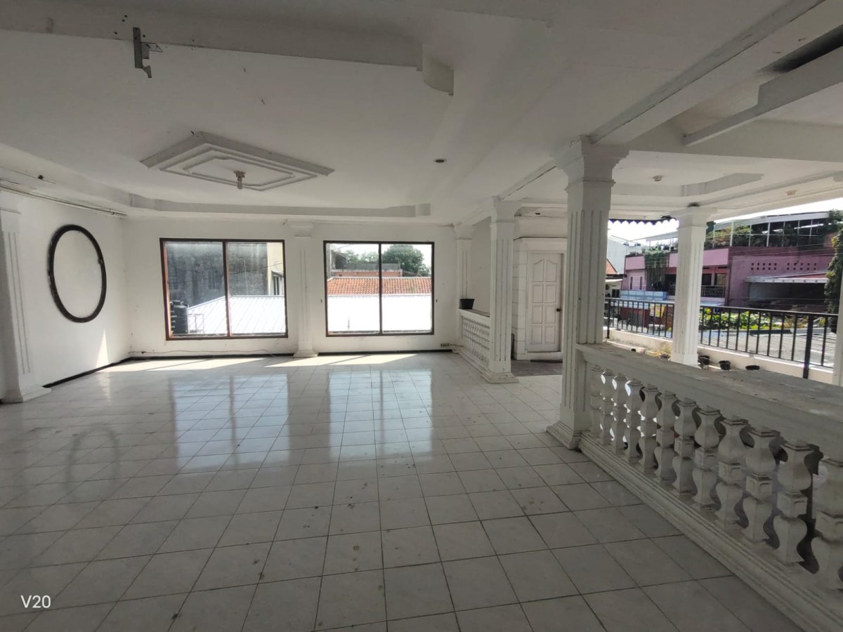 Rumah mewah siap huni tengah kota Solo - Foto 7