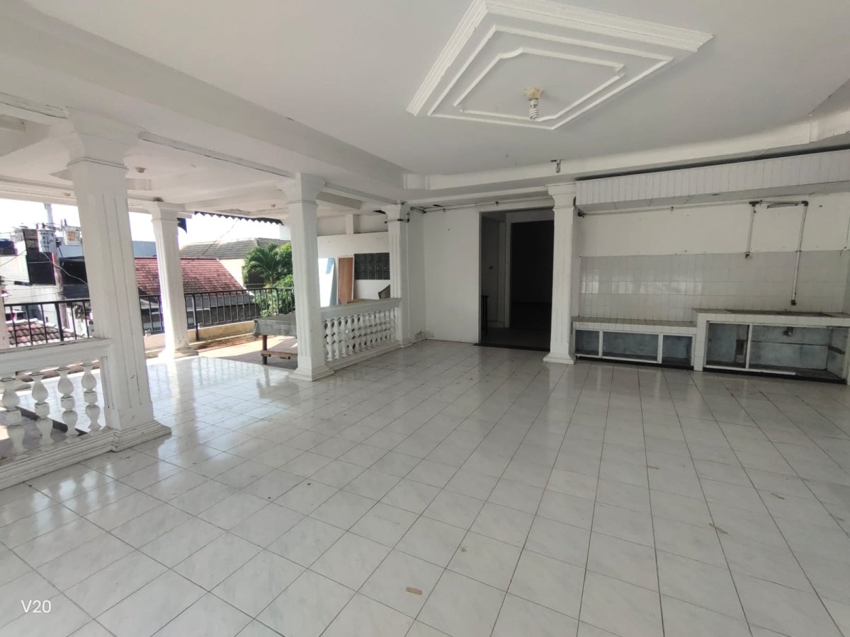Rumah mewah siap huni tengah kota Solo - Foto 8