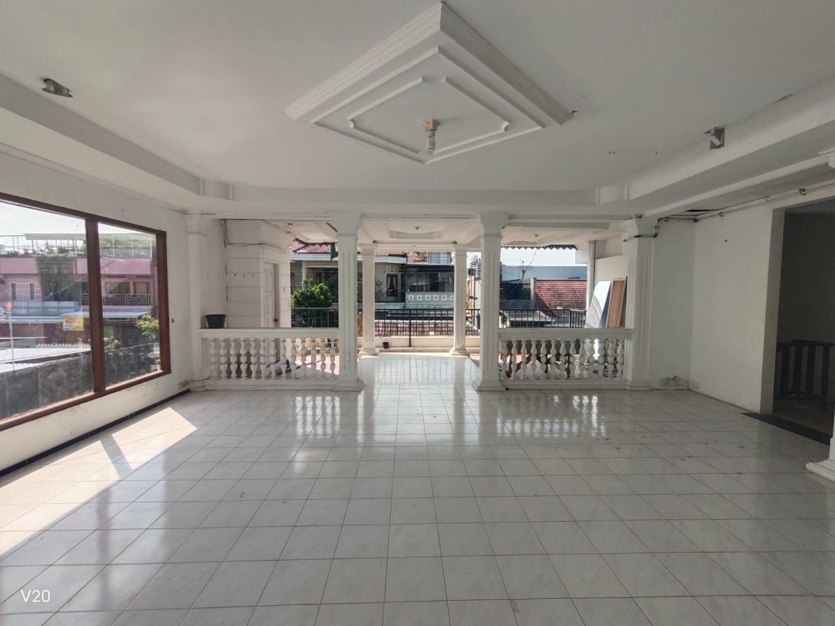 Rumah mewah siap huni tengah kota Solo - Foto 9