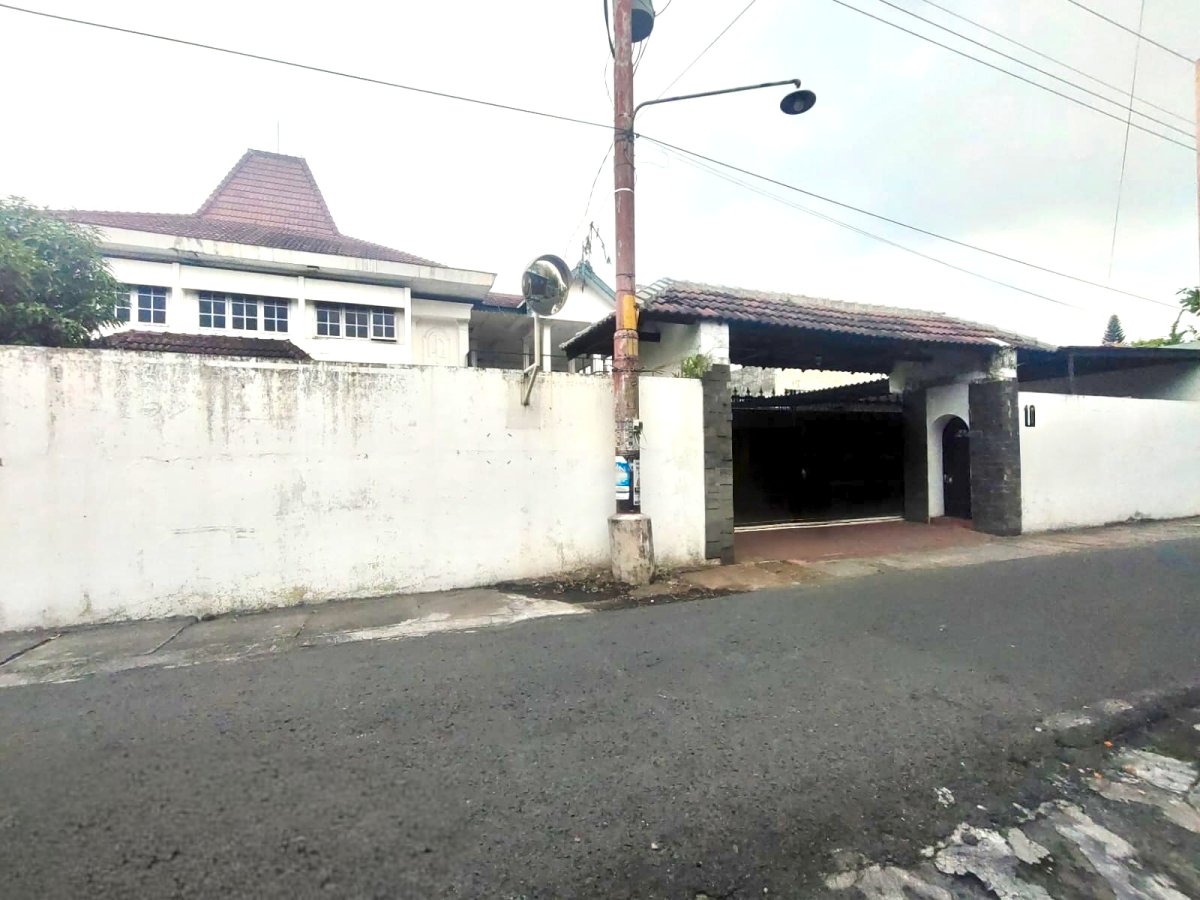 Rumah mewah siap huni tengah kota Solo - Foto 10