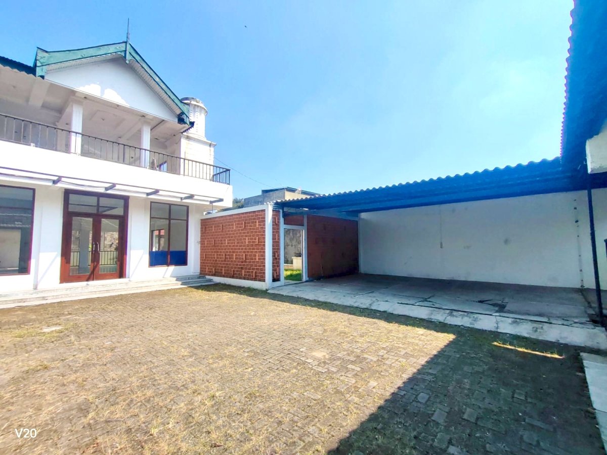 Rumah mewah siap huni tengah kota Solo - Foto 11