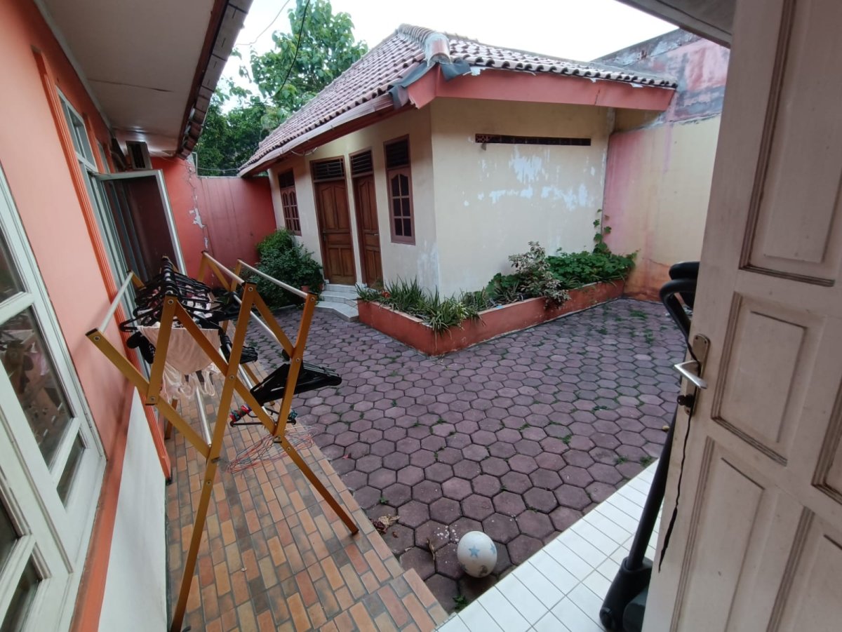 RUMAH BAGUS TERAWAT SIAP HUNI DI KOMPLEK JATIWARINGIN ASRI - Foto 4
