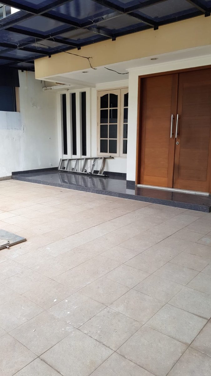 DISEWAKAN RUMAH PLUIT TIMUR