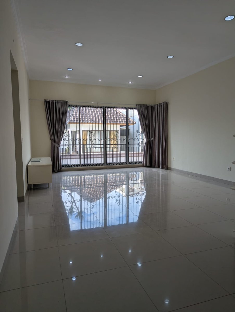 Dijual Rumah Cantik dan Terawat Lokasi Strategis di Cluster Heliconia De Park BSD - Foto 2