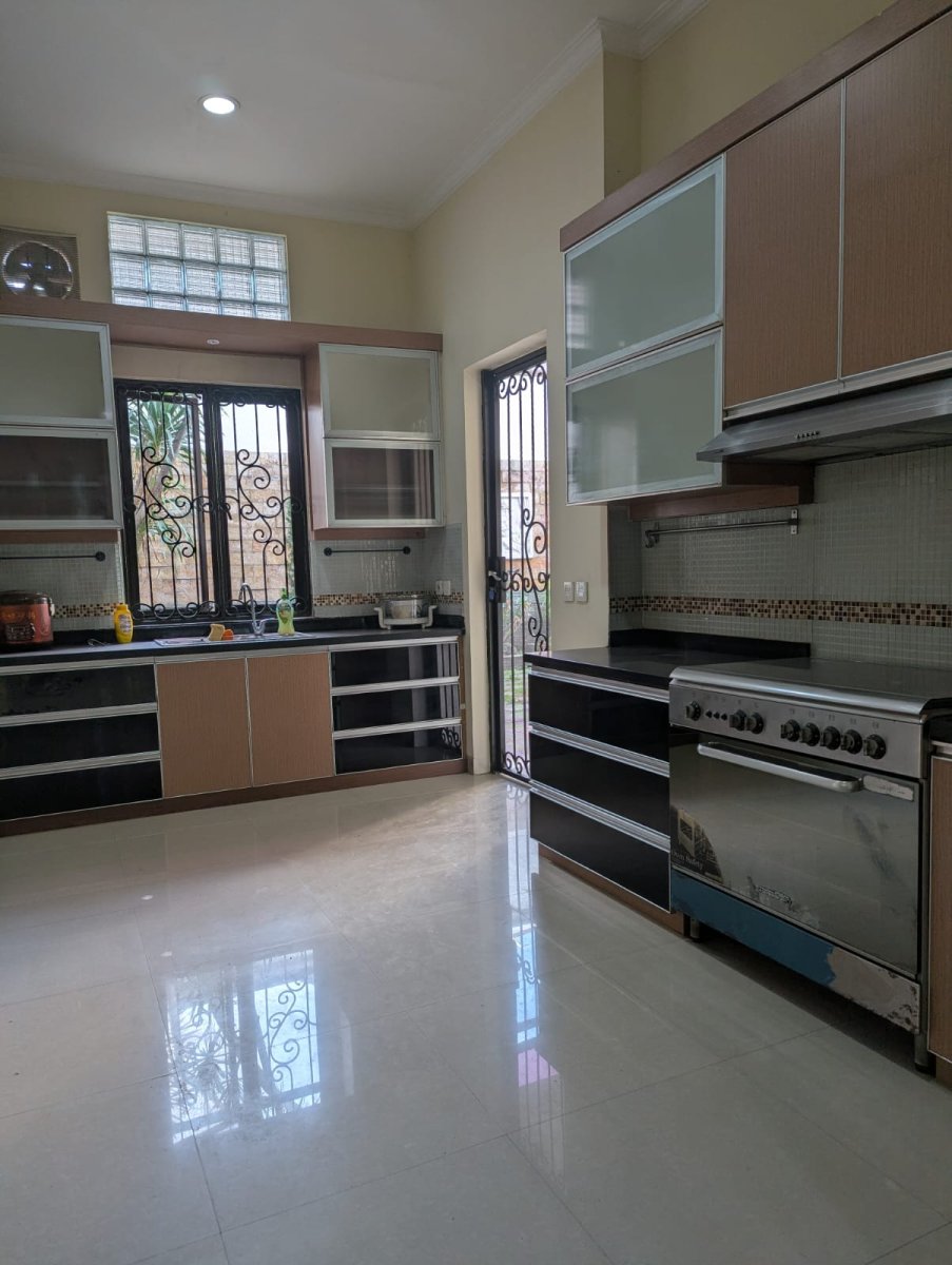 Dijual Rumah Cantik dan Terawat Lokasi Strategis di Cluster Heliconia De Park BSD - Foto 6