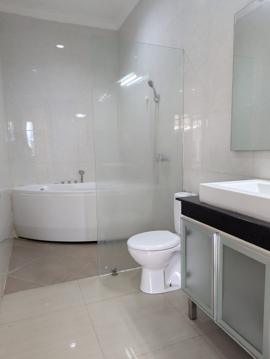 Dijual Rumah Cantik dan Terawat Lokasi Strategis di Cluster Heliconia De Park BSD - Foto 11