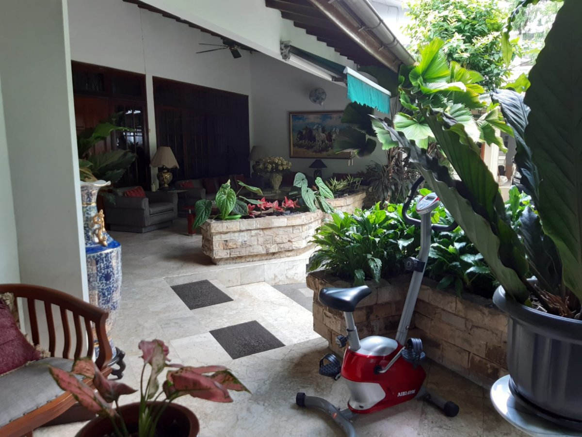 Dijual Rumah Luas & Nyaman di pegangsaan, Menteng, Jakarta Pusat - Foto 2