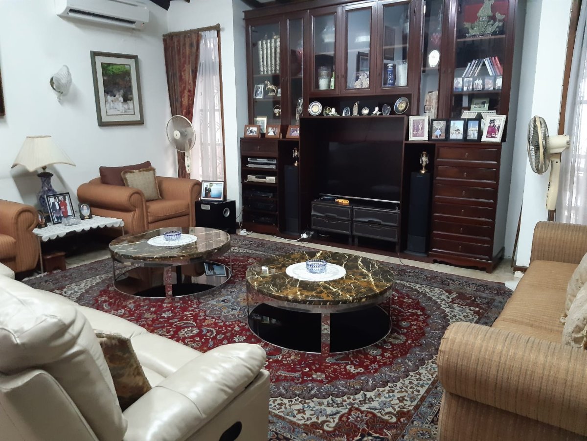 Dijual Rumah Luas & Nyaman di pegangsaan, Menteng, Jakarta Pusat - Foto 3