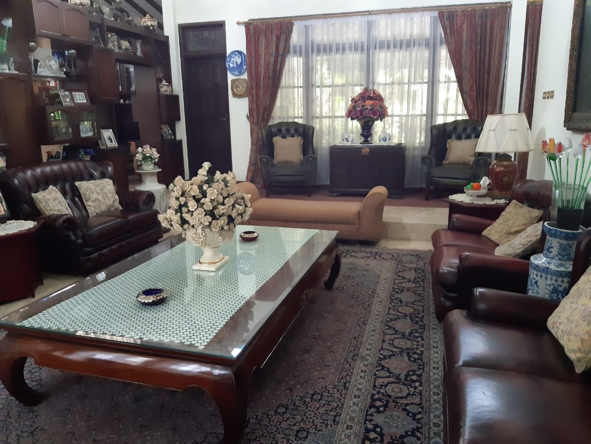 Dijual Rumah Luas & Nyaman di pegangsaan, Menteng, Jakarta Pusat - Foto 6
