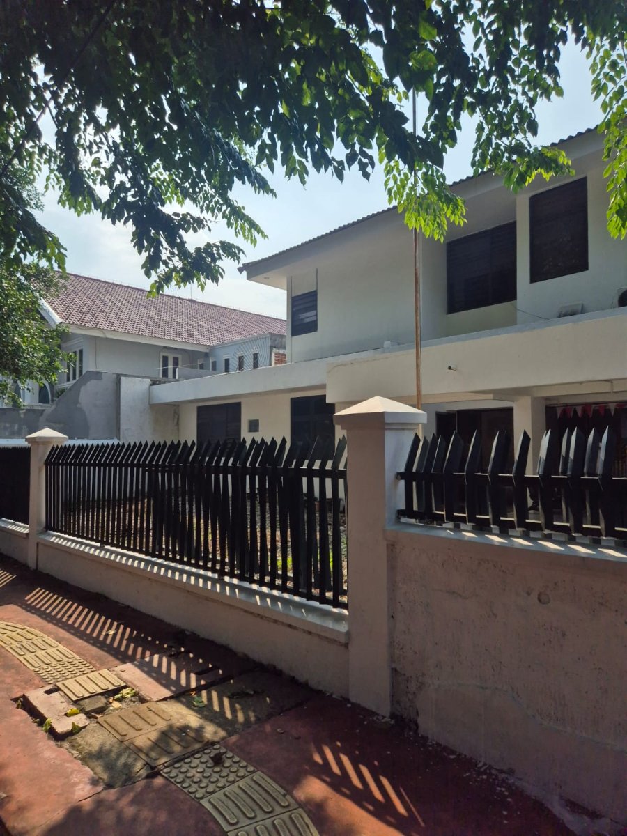 DIJUAL RUMAH KOMERSIAL PINGGIR JALAN CEMPAKA PUTIH – ( NL )