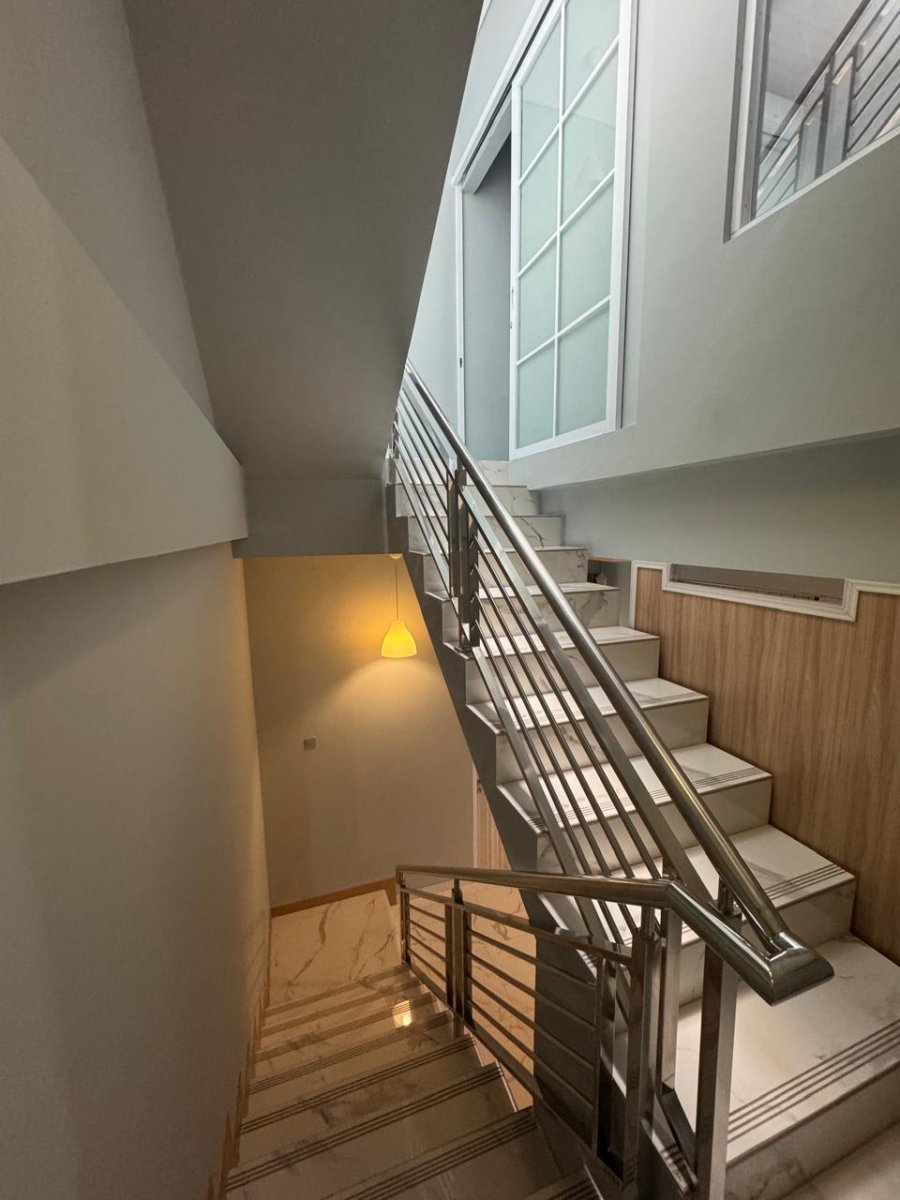 Dijual Rumah Rapi, Terawat, Asri Lokasi di The Gading Residence, Kelapa Gading - Jakarta Utara - Foto 9