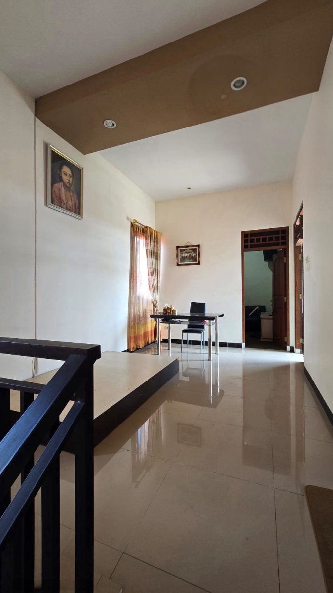 Rumah Mewah Siap Huni Mojosongo Jebres Solo, 4 KT, Rooftop, Ruang Karaoke, LT 203 m² Strategis Dekat RS & Pusat Kota - Foto 2