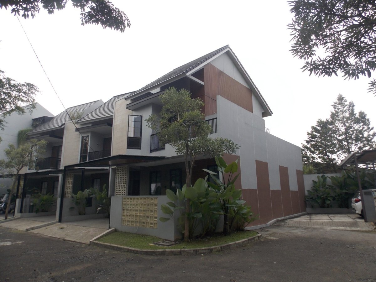 Dijual rumah di perumahan Arkamaya Pondok Cabe Tangerang Selatan