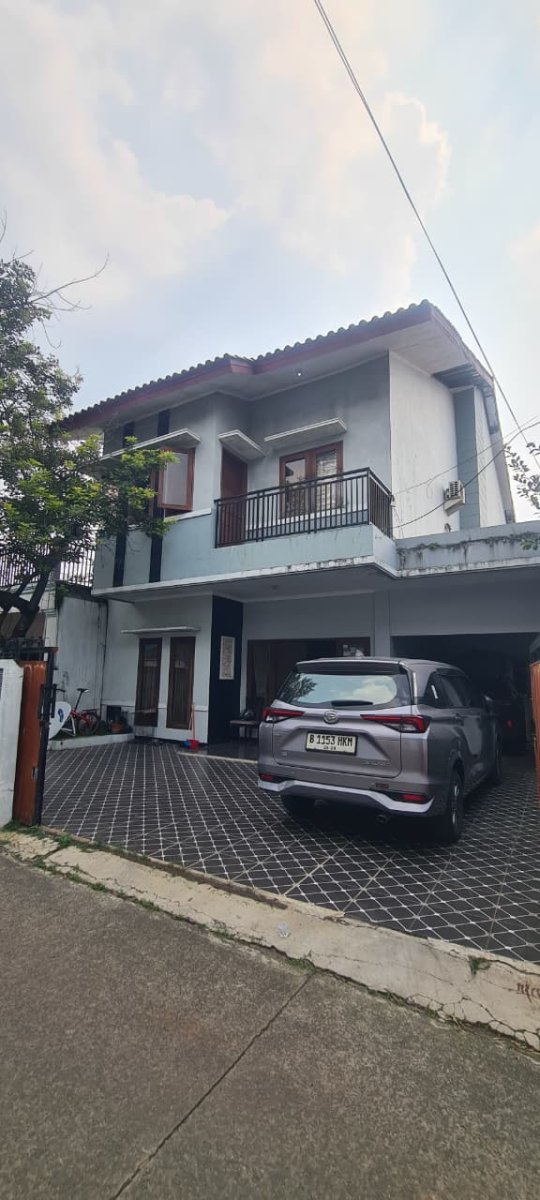Rumah Strategis di Balekambang Condet, Selangkah ke TB Simatupang & Stasiun KRL, Dekat PGC, Lingkungan Nyaman, SHM Siap Huni