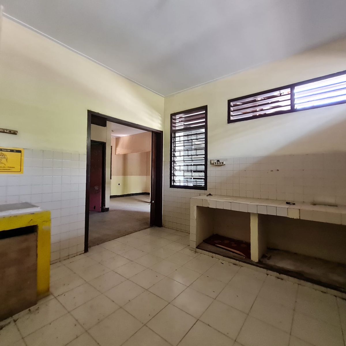 Dijual Rumah Hook Luas 774 m² di Mampang Jakarta Selatan, Cocok untuk Kost-kostan Premium - Foto 8