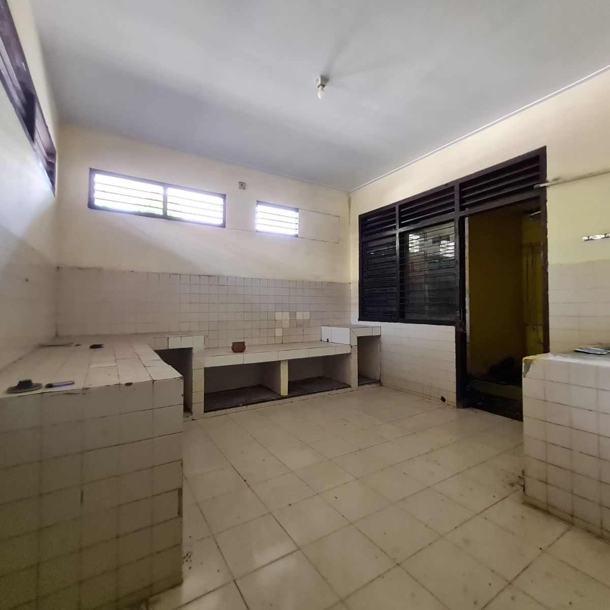 Dijual Rumah Hook Luas 774 m² di Mampang Jakarta Selatan, Cocok untuk Kost-kostan Premium - Foto 9