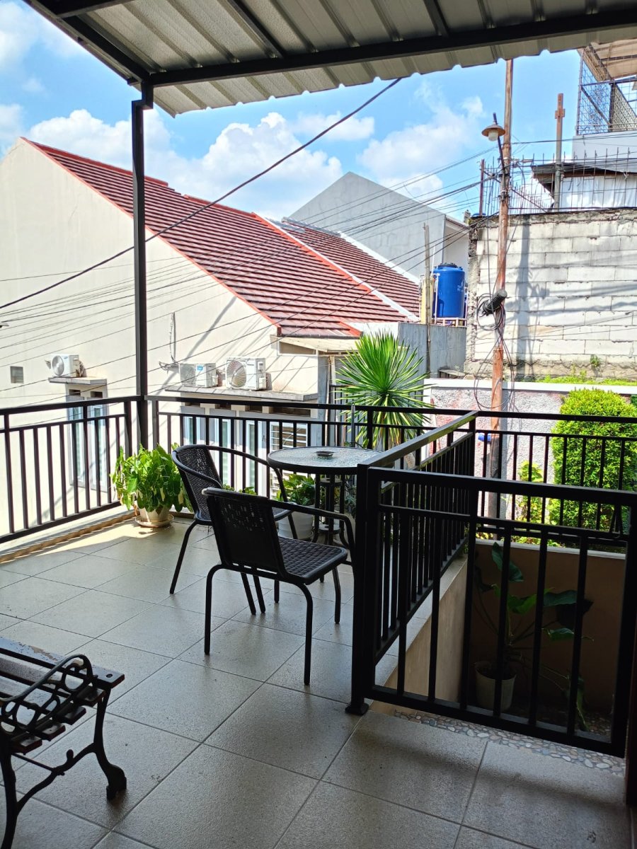 Disewakan Rumah Cantik Minimalis di Momien Residence, Beji , Depok