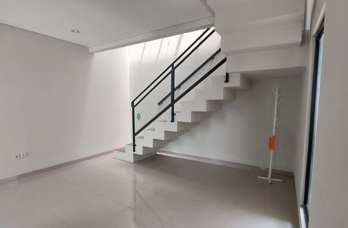 Rumah 2 Lantai Siap Huni Dalam Cluster Dijual Di Ciputat Tangerang Selatan Dekat Stasiun - Foto 3