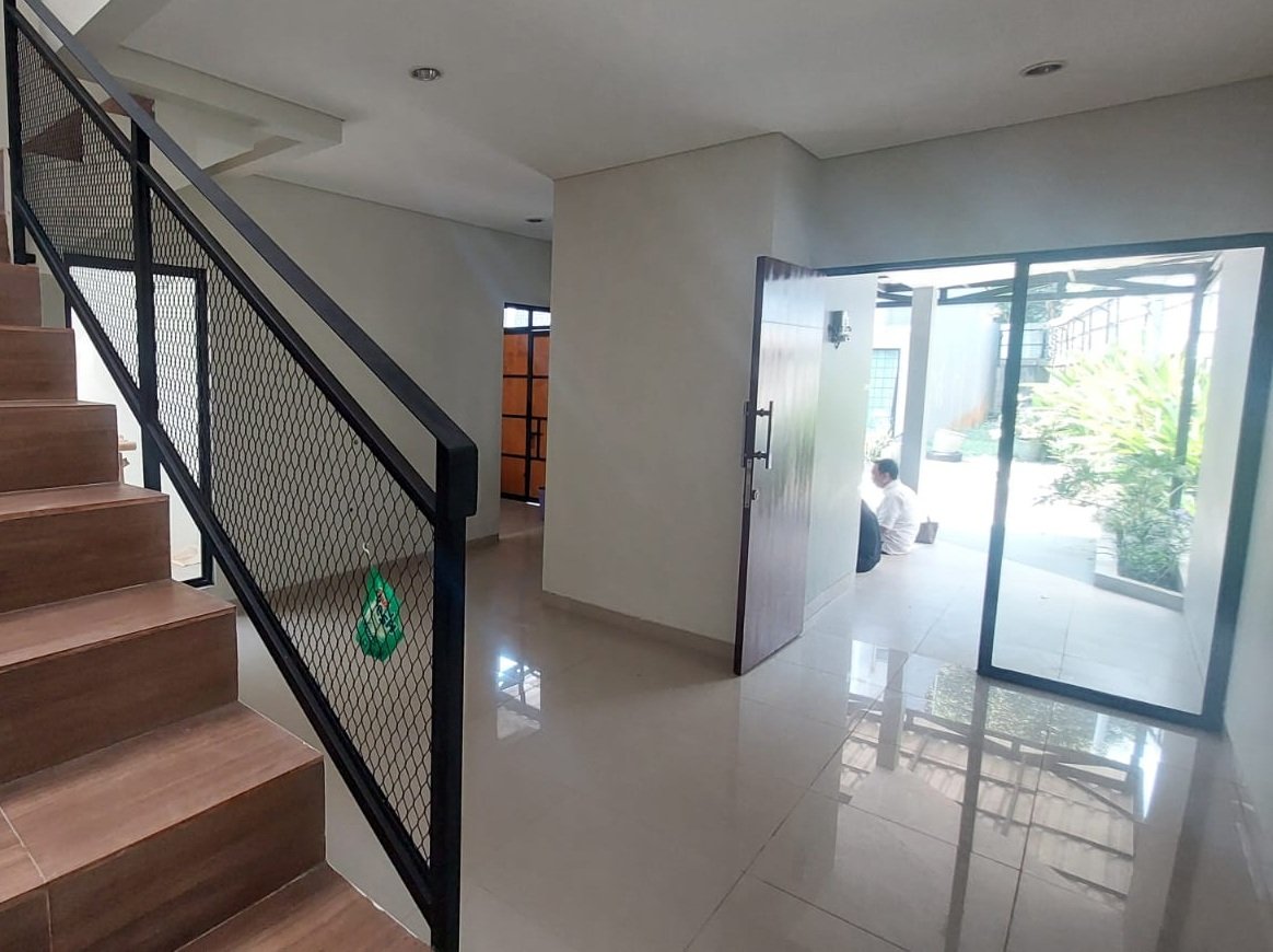 Rumah 2 Lantai Siap Huni Dalam Cluster Dijual Di Ciputat Tangerang Selatan Dekat Stasiun - Foto 4