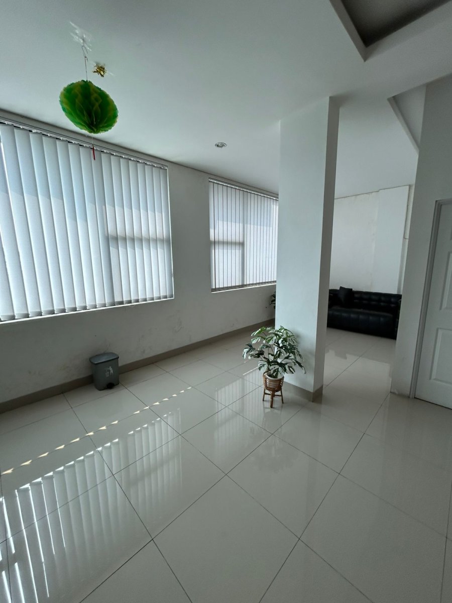 Sewa  Ruko dipinang  jl.KH Hasyim Azhari kota Tangerang banten - Foto 6