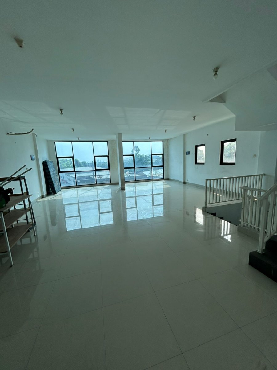 Sewa  Ruko dipinang  jl.KH Hasyim Azhari kota Tangerang banten - Foto 10