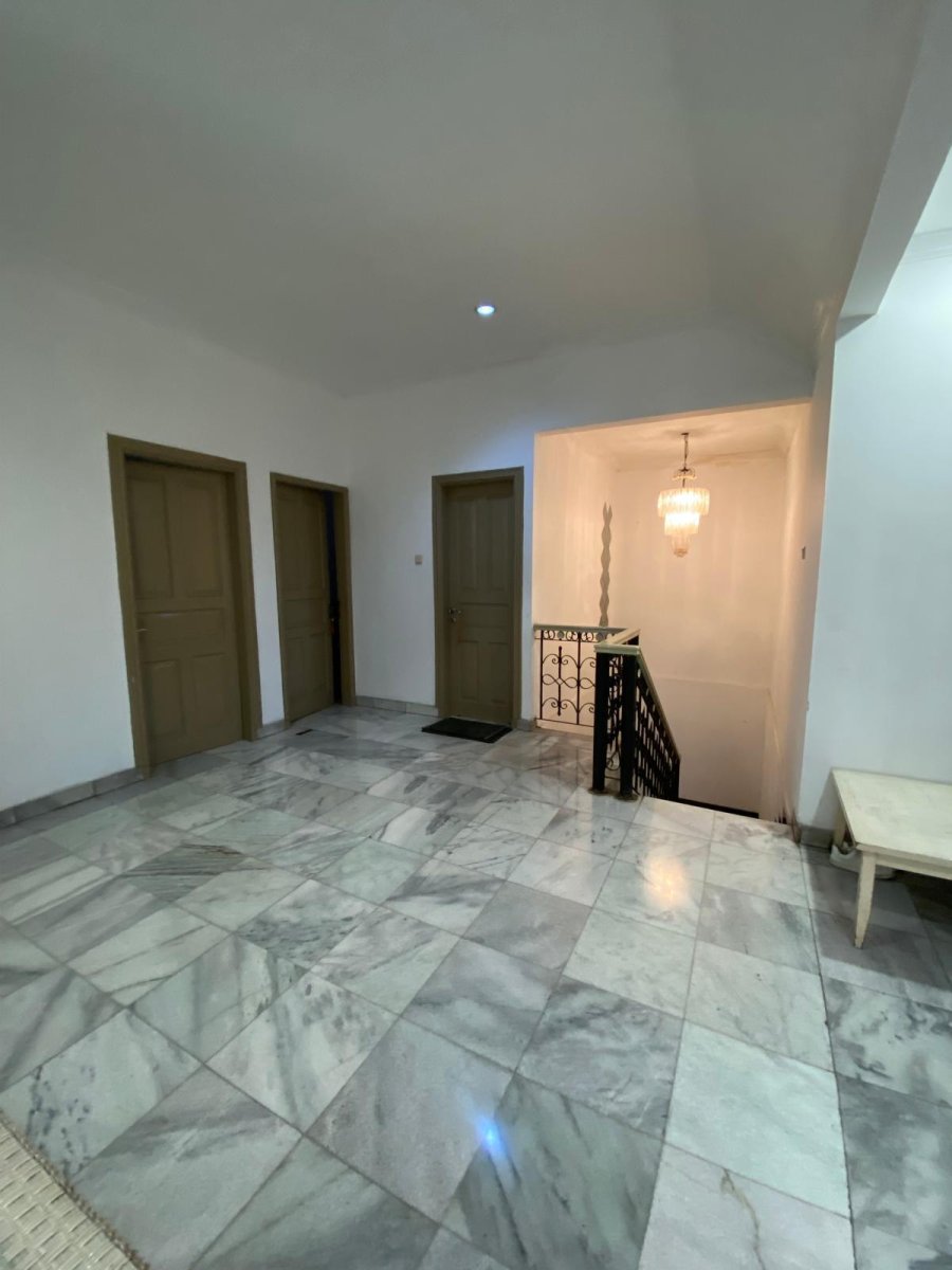 Dijual Rumah Besar, Elegan & Jarang Ada (TIDAK BANJIR) Lokasi Rawamangun - Jakarta Timur - Foto 3