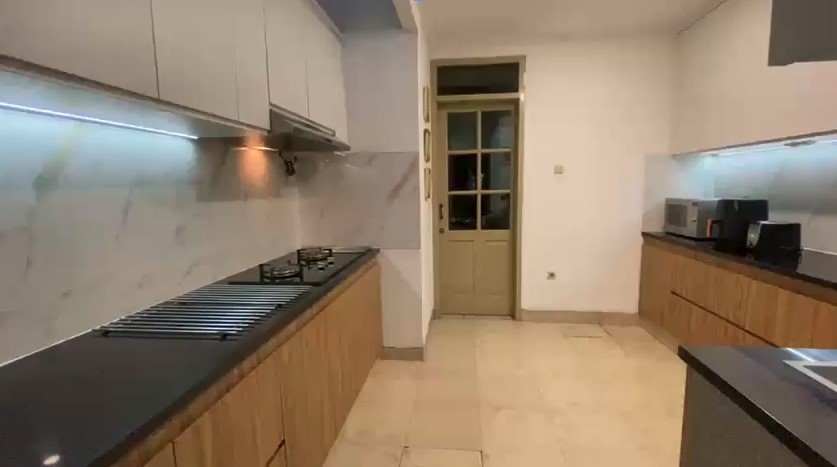 Dijual Rumah Besar, Elegan & Jarang Ada (TIDAK BANJIR) Lokasi Rawamangun - Jakarta Timur - Foto 7