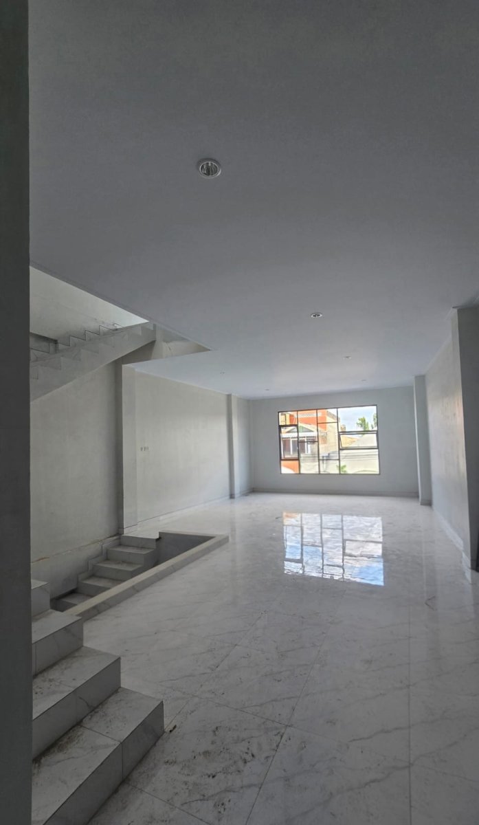 RUKO BARU 3 LANTAI STRATEGIS PUSAT KOTA SOLO – DEKAT SINGOSAREN - Foto 11