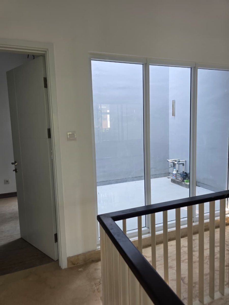 Dijual Rumah Lokasi Puri Utama, Puri Riviera, Petir - Cipondoh - Foto 11